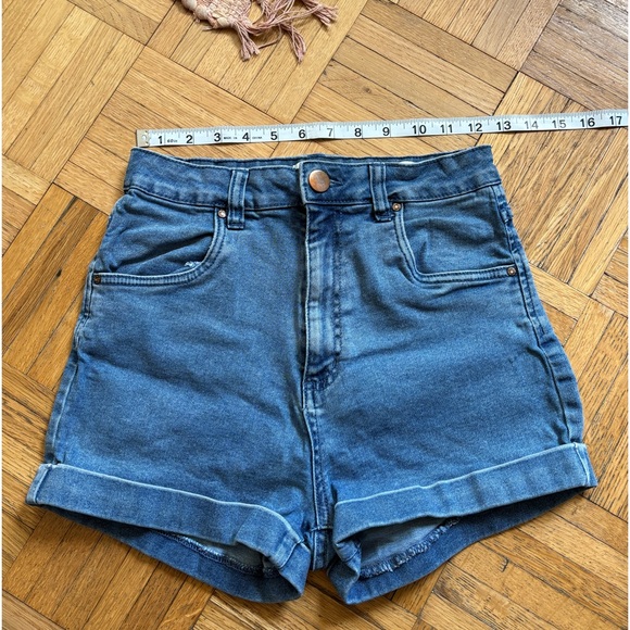High Rise Classic Stretch Denim Short - Size 6 - Picture 5 of 9